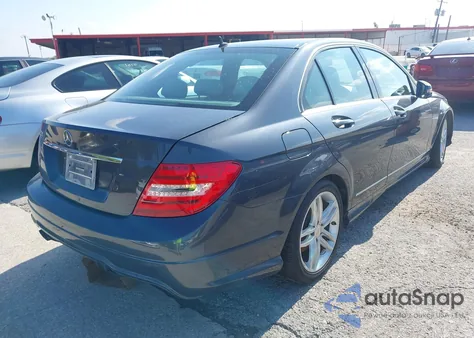 2014 Mercedes-Benz C 250 Luxury/Sport z USA, uszkodzony, nr VIN WDDGF4HB0ER314377